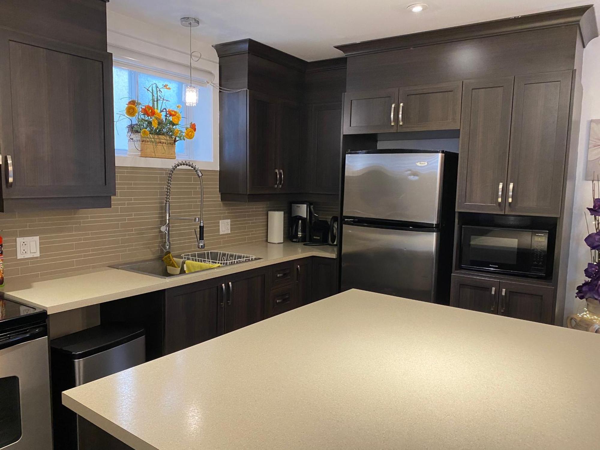Beautiful Private Full Condo Бросард Екстериор снимка