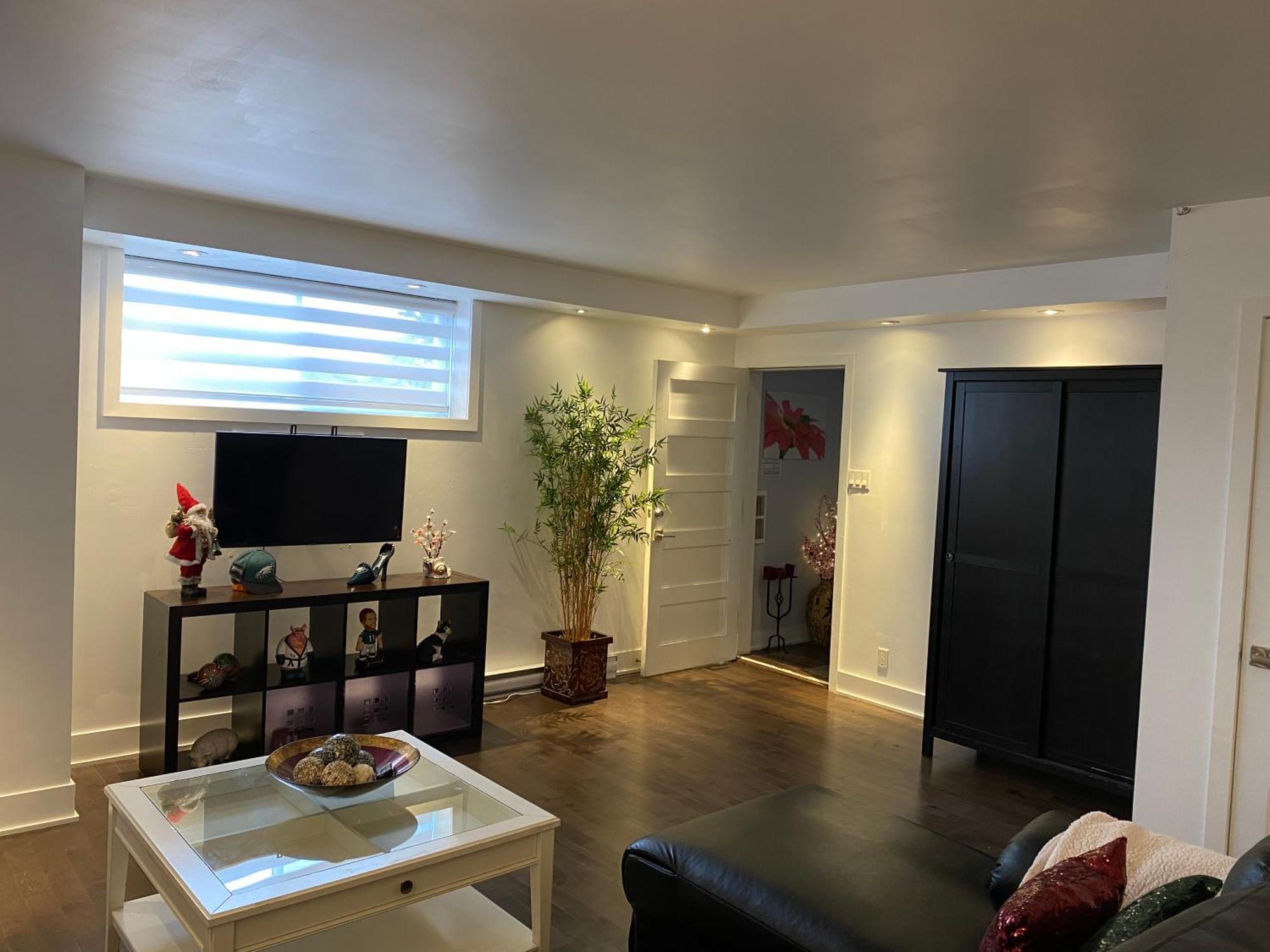 Beautiful Private Full Condo Бросард Екстериор снимка